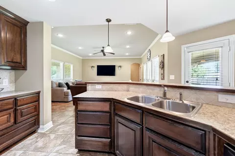 Kitchen - 220 Ebony Pl, Van, TX 75790 photo 6 of 8