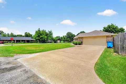Exterior - 220 Ebony Pl, Van, TX 75790 photo 5 of 9