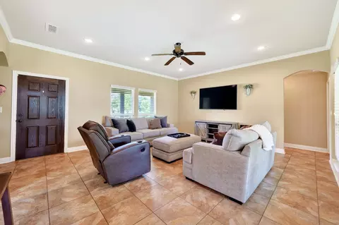 Living - 220 Ebony Pl, Van, TX 75790 photo 1 of 4
