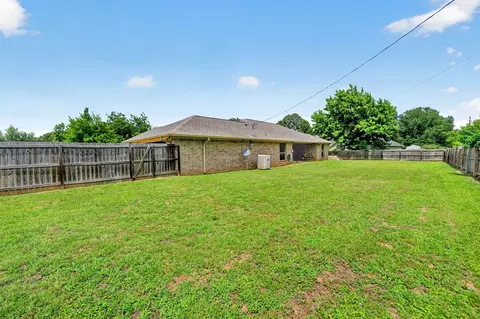 Exterior - 220 Ebony Pl, Van, TX 75790 photo 6 of 9