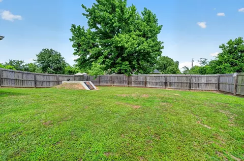 Exterior - 220 Ebony Pl, Van, TX 75790 photo 8 of 9