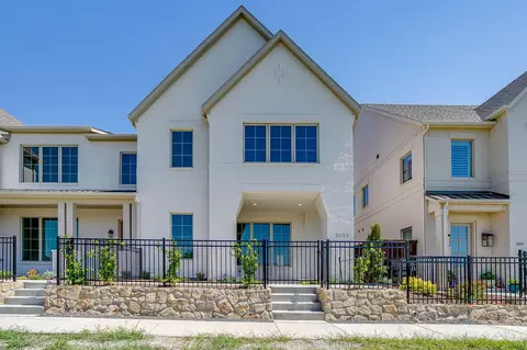 13833 Carnegie Dr, Fort Worth, TX 76008