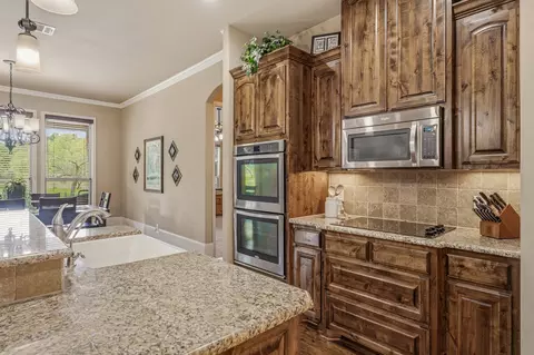 Kitchen - 188 Bearclaw Cir, Aledo, TX 76008 photo 4 of 4