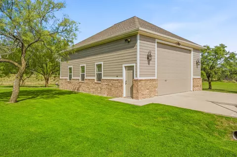 Exterior - 188 Bearclaw Cir, Aledo, TX 76008 photo 4 of 10