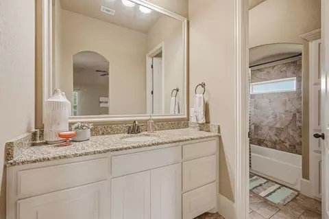 Bath - 188 Bearclaw Cir, Aledo, TX 76008 photo 4 of 5