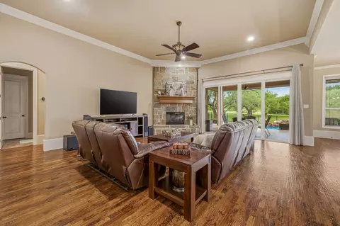 Living - 188 Bearclaw Cir, Aledo, TX 76008 photo 1 of 2