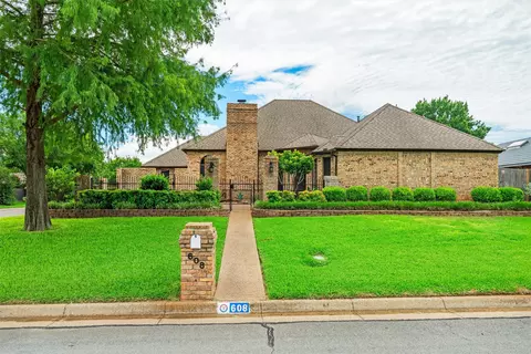 608 Gunnison Dr, Arlington, TX 76006