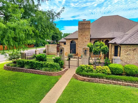 608 Gunnison Dr, Arlington, TX 76006