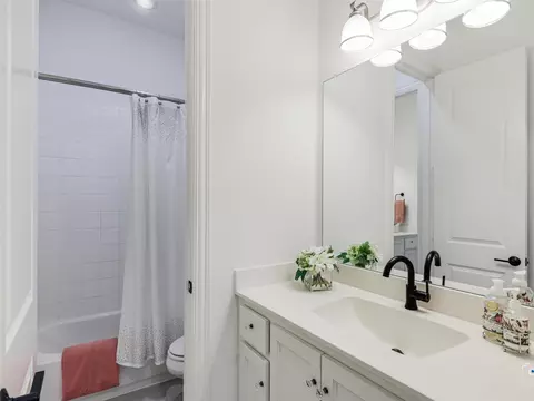 Bath - 3900 Pepper Grass Ln, Prosper, TX 75078 photo 3 of 6