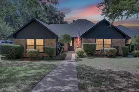 1002 Capetown Dr, Grand Prairie, TX 75050