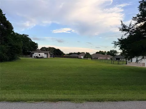 128 Mohave Dr E, Gainesville, TX 76240