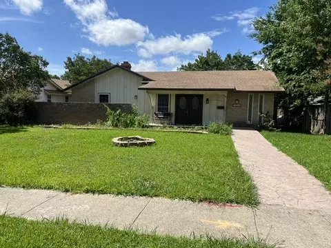 3810 Crater Lake Ct, Irving, TX 75062
