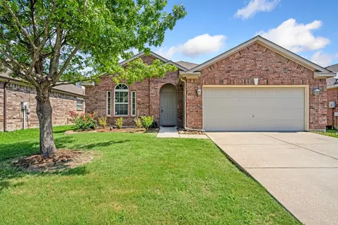 8925 Whirlwind Trl, Aubrey, TX 76227