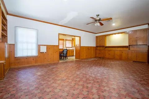 Living - 908 W Barnes Ave, Comanche, TX 76442 photo 3 of 4