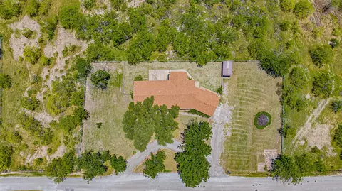 View/Area - 908 W Barnes Ave, Comanche, TX 76442 photo 2 of 3
