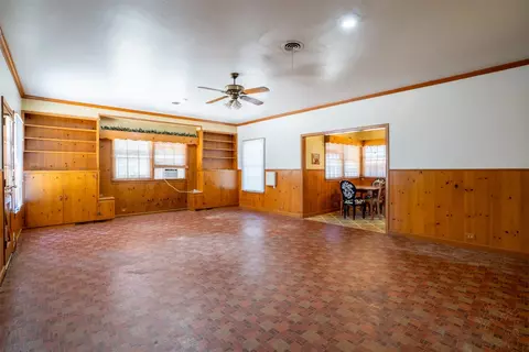 Living - 908 W Barnes Ave, Comanche, TX 76442 photo 4 of 4