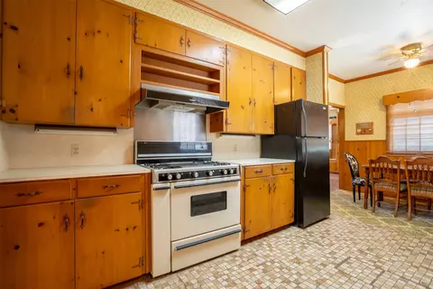 Kitchen - 908 W Barnes Ave, Comanche, TX 76442 photo 2 of 3