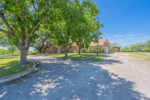 Other - 908 W Barnes Ave, Comanche, TX 76442 photo 2 of 3
