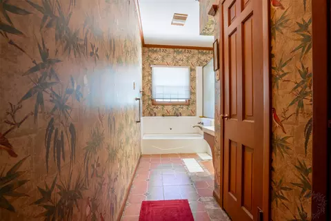 Entry Way - 908 W Barnes Ave, Comanche, TX 76442 photo 2 of 2