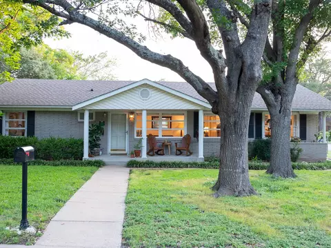 2324 Lake Air Dr, Waco, TX 76710