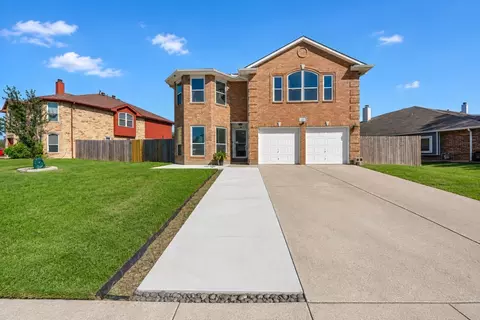 1253 Topeka Dr, Saginaw, TX 76131