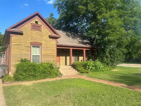 731 Kentucky St, Graham, TX 76450