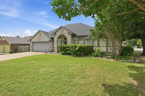 7600 Chapman Dr, North Richland Hills, TX 76182