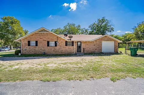 610 N Camden St, Dublin, TX 76446