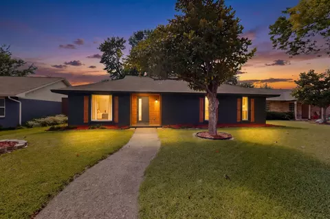 3045 Lockmoor Ln, Dallas, TX 75220