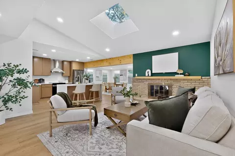 3045 Lockmoor Ln, Dallas, TX 75220