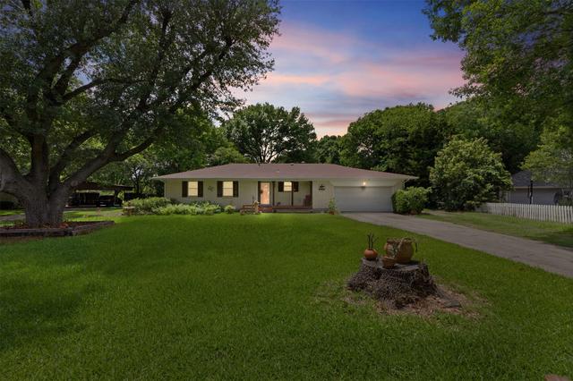 325 Oakwood Dr, Lancaster, TX 75146