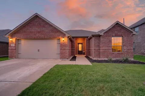 1033 Mcdonald Dr, Crowley, TX 76036