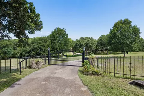 510 W Malloy Bridge Rd, Seagoville, TX 75159