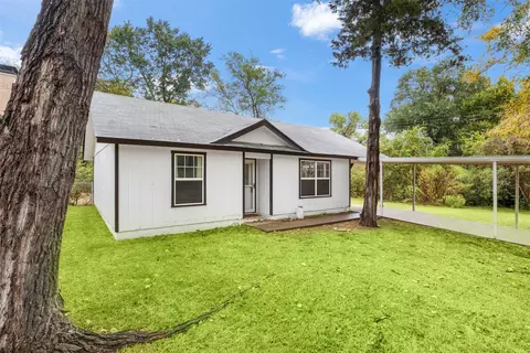 521 Hilltop Dr, Tool, TX 75143