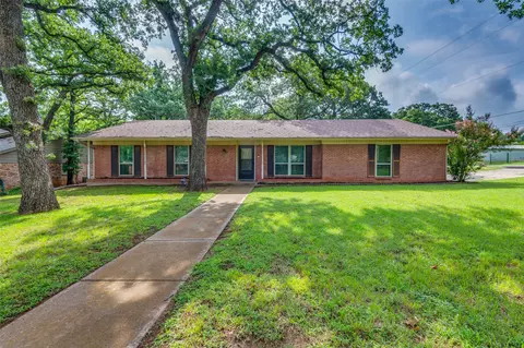 5500 Woodland Hills Dr, Denton, TX 76208