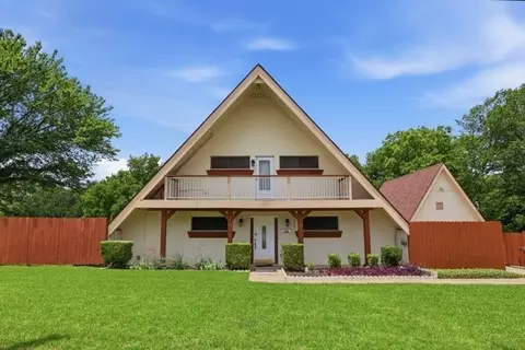 205 Roaring Springs Dr, Desoto, TX 75115