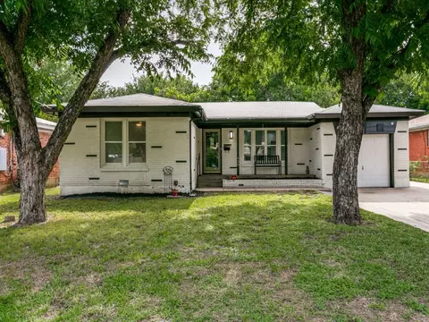 429 Harmon Rd, Hurst, TX 76053