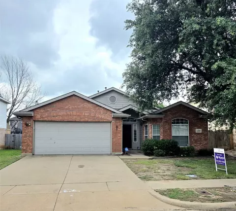 4425 Chaparral Creek Dr, Fort Worth, TX 76123