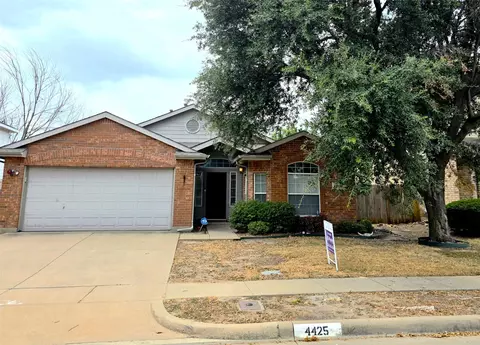4425 Chaparral Creek Dr, Fort Worth, TX 76123