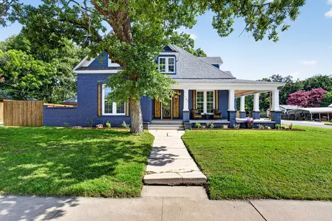 702 W Spring St, Weatherford, TX 76086