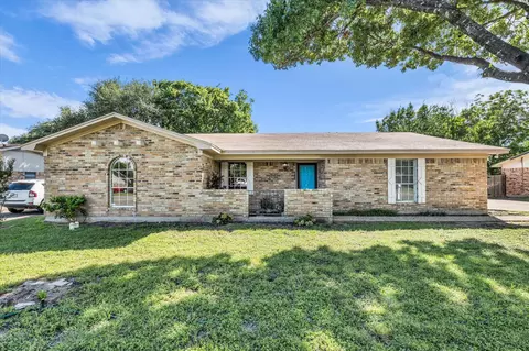 141 Travis Ln, Hewitt, TX 76643