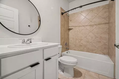 Bath - 3801 Forest Bend Rd, Denton, TX 76208 photo 3 of 4