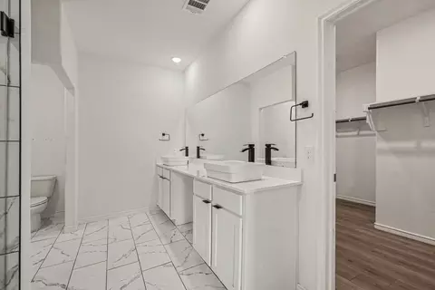 Bath - 3801 Forest Bend Rd, Denton, TX 76208 photo 1 of 4