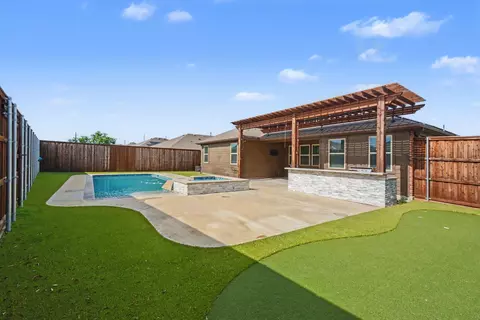 Exterior - 3801 Forest Bend Rd, Denton, TX 76208 photo 3 of 5
