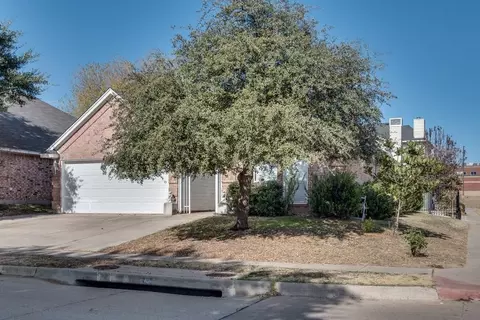 8841 San Joaquin Trl, Fort Worth, TX 76118
