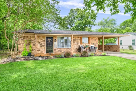 151 W College St, Canton, TX 75103