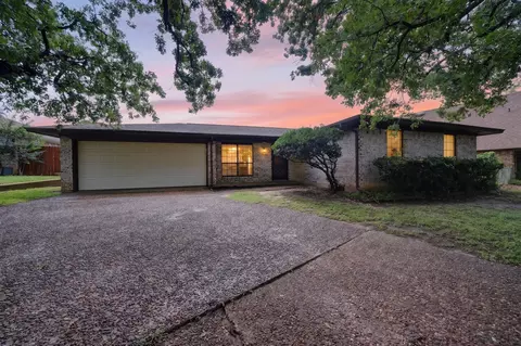 304 Shady Ln, Azle, TX 76020