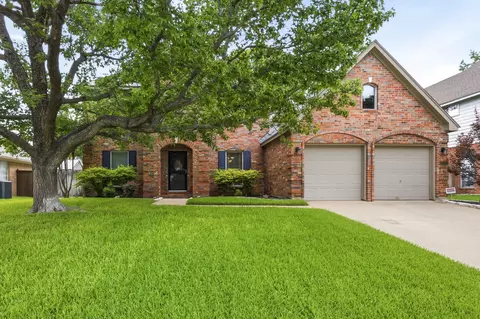 5219 Shadow Glen Dr, Grapevine, TX 76051
