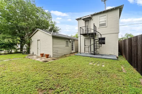 Exterior - 2600 N 17th St, Waco, TX 76708 photo 5 of 6