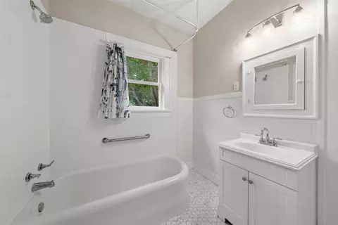 Bath - 2600 N 17th St, Waco, TX 76708 photo 1 of 2